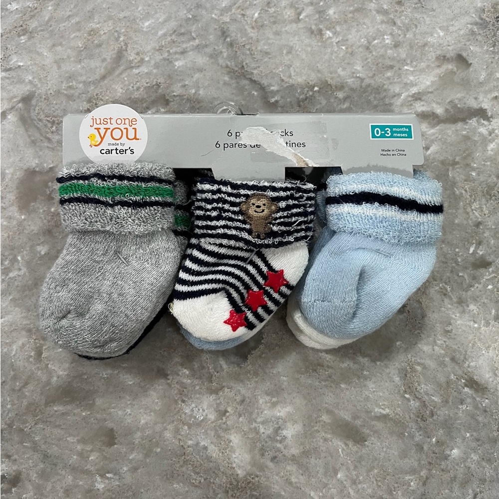 NEW Carter’s socks. Size 0-3 months